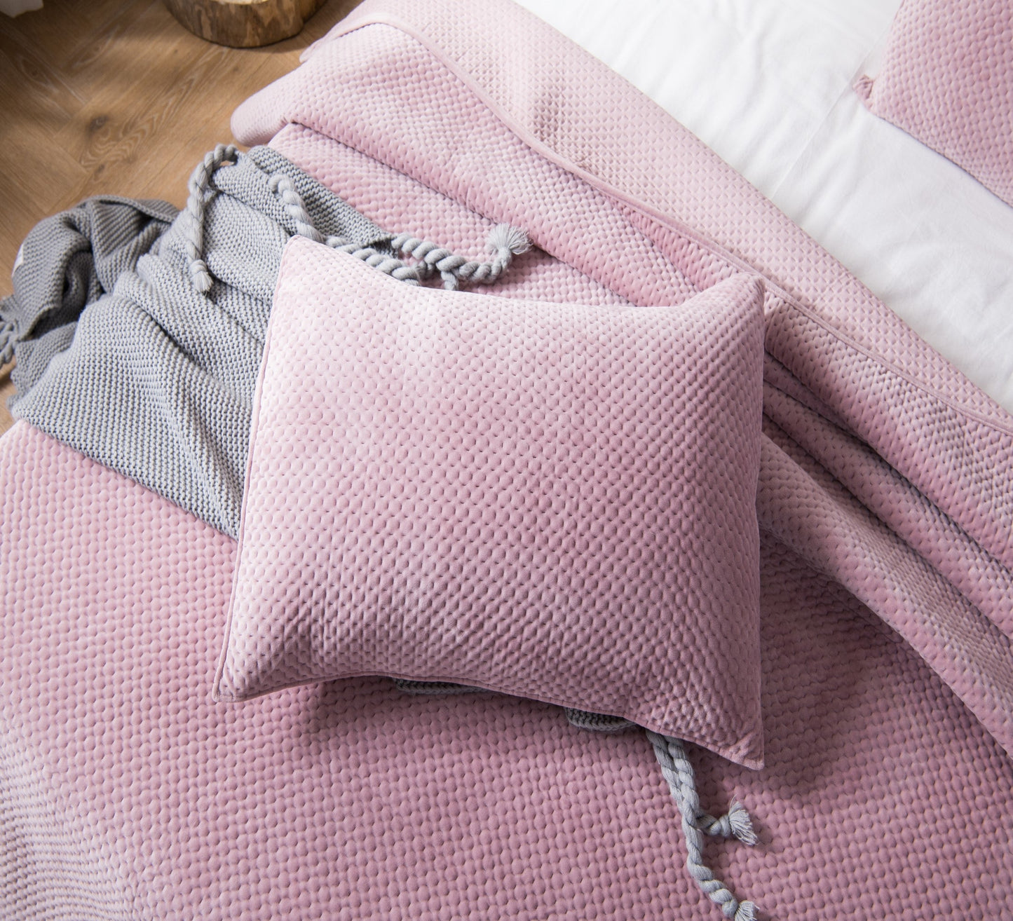 Kasentex All Season Cozy Velvet Quilt Set with Shams, Queen, King, Room Decor, Graduation Gifts Kasentex