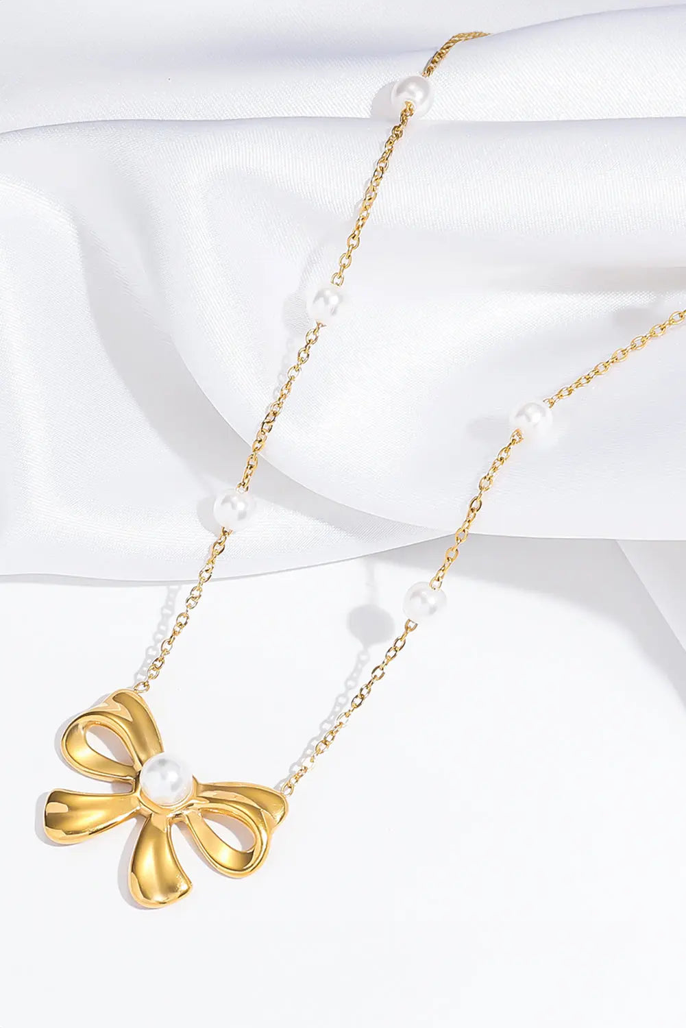 Gold Pearl Decor Plated Bow Knot Pendant Necklace Threaded Pear
