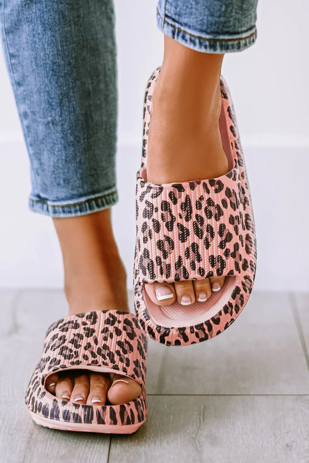 Thick Sole Slip On Slippers Threaded Pear