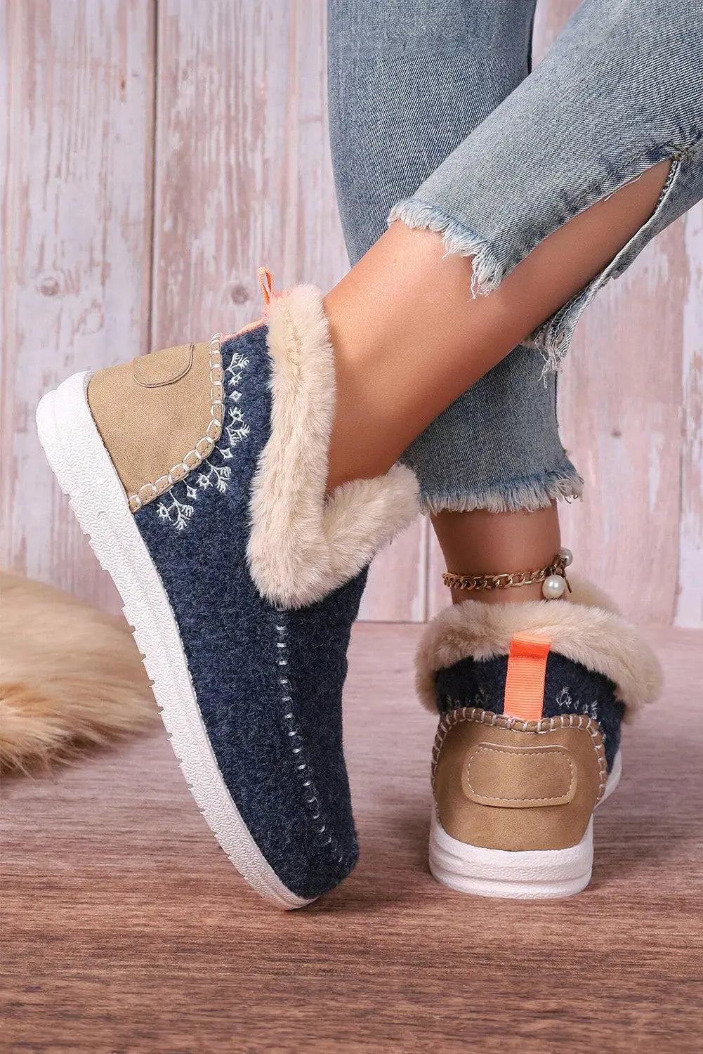 Anna Suede Stitching Plush Lined Anklet Boots Threaded Pear