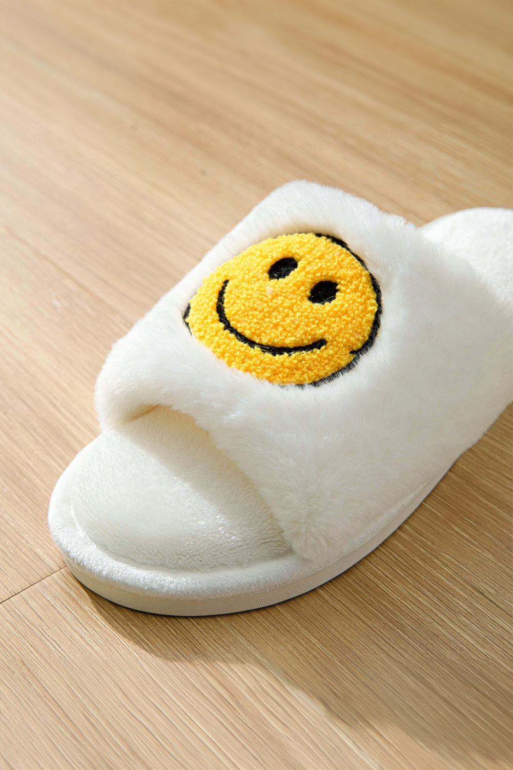Smile Emoji Graphic Plush Home Slippers Threaded Pear