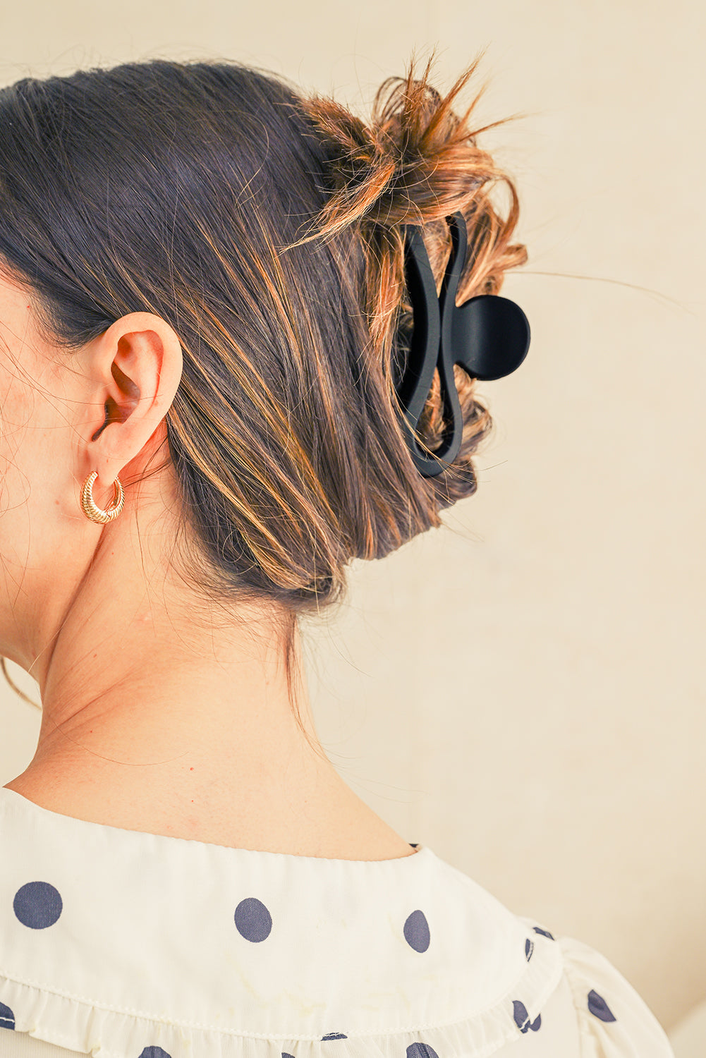 Black Wave Shape Matte Hair Claw Clip Threaded Pear