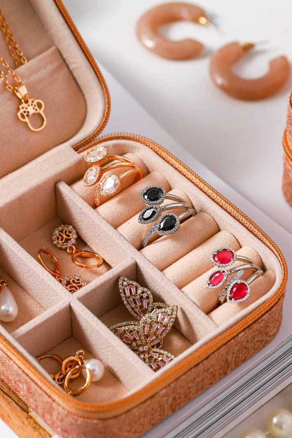 Retro Floral Print Portable Square Jewelry Box Threaded Pear