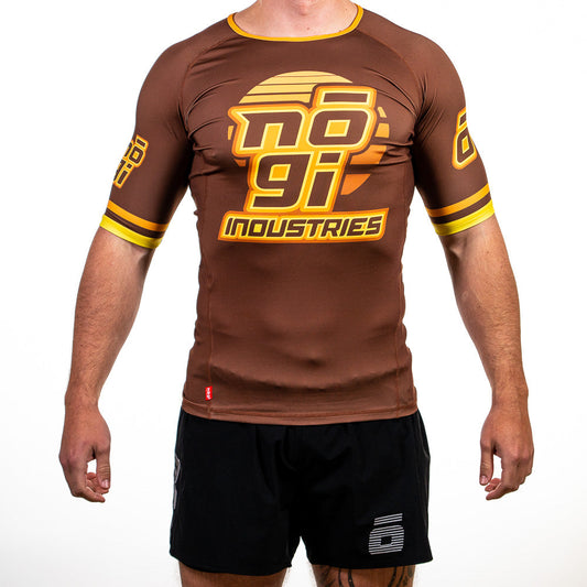 '7Four Short Sleeve Rank Rash Guard Brown - Get it from Bo