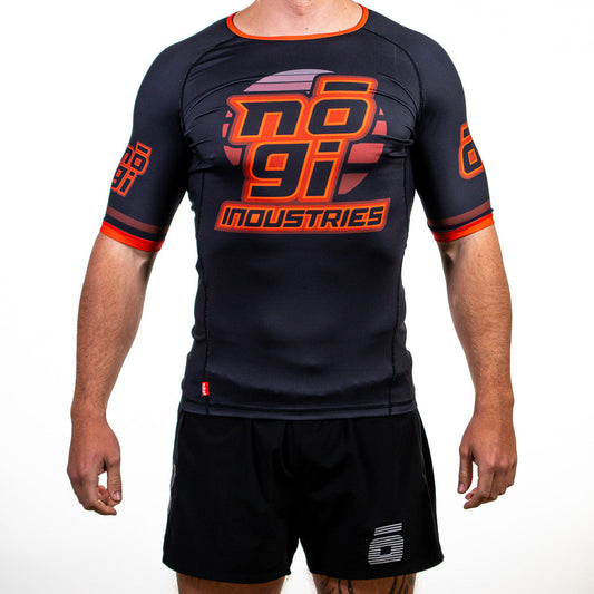 '7Four Short Sleeve Rank Rash Guard Black - Get it from Bo