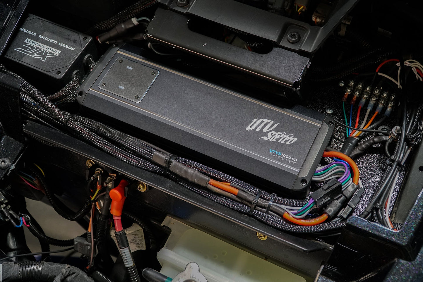 RZR® Signature Series Stage 6 Stereo Kit | UTVS-RZR-S6-S Dunes 2 Dezert SXS