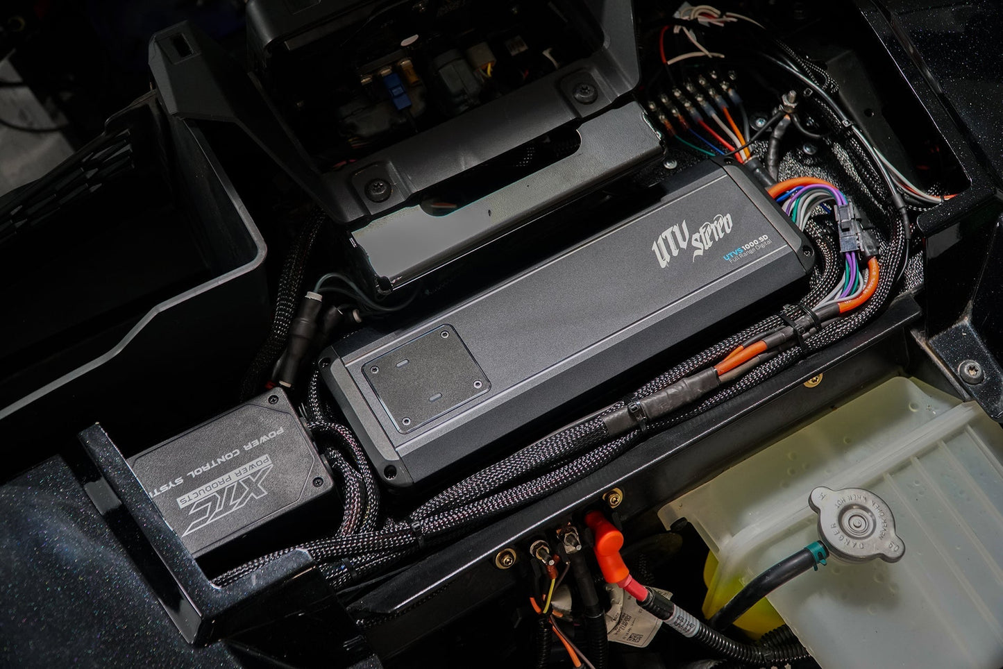 RZR® Signature Series Stage 6 Stereo Kit | UTVS-RZR-S6-S Dunes 2 Dezert SXS
