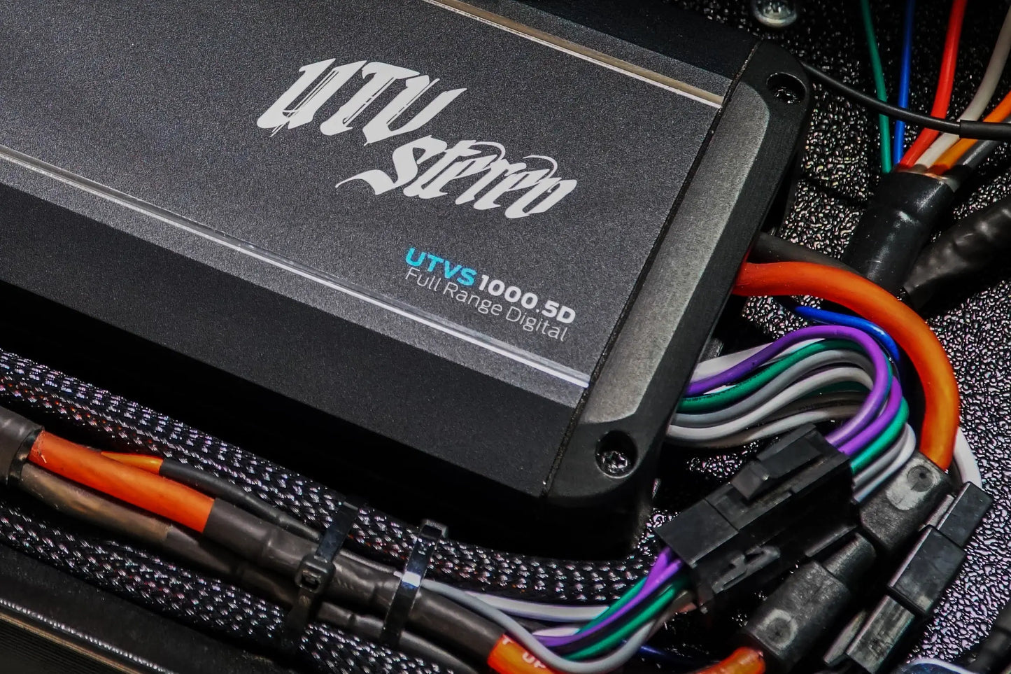 Signature Series 1000W 5-Channel Amplifier | UTVS1000.5D Dunes 2 Dezert SXS