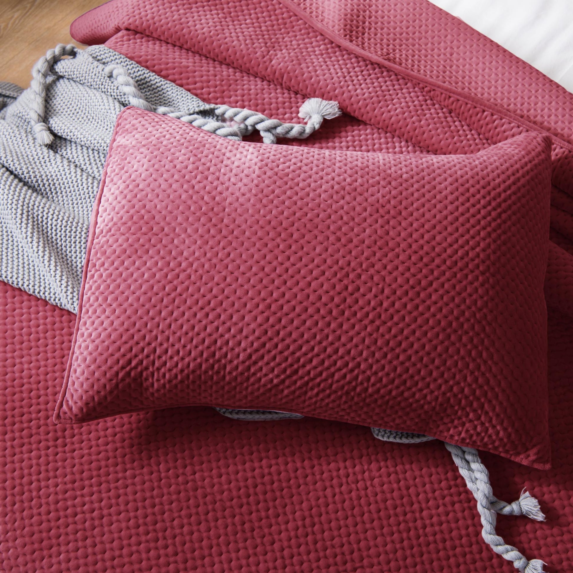 Kasentex All Season Cozy Velvet Quilt Set with Shams, Queen, King, Room Decor, Graduation Gifts Kasentex