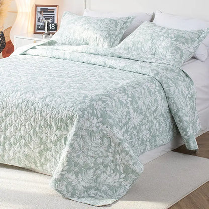 Kasentex Lightweight Botanical Green Floral Quilt Set - Light All Season Bedding, Room Decor, Graduation Gifts Kasentex