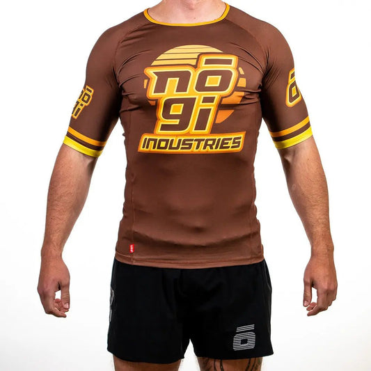'7Four Short Sleeve Rank Rash Guard Brown - Get it from Bo