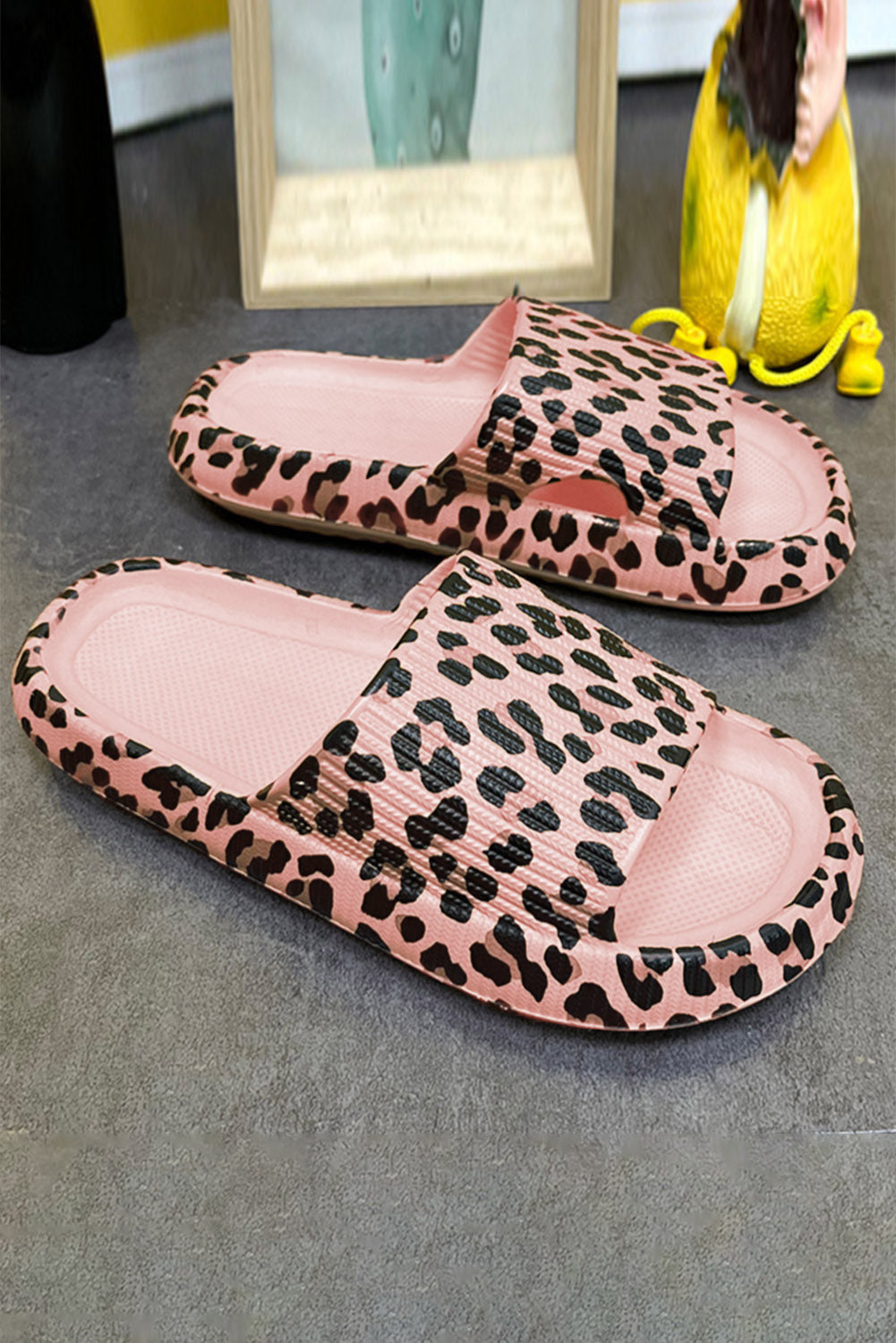 Thick Sole Slip On Slippers Threaded Pear