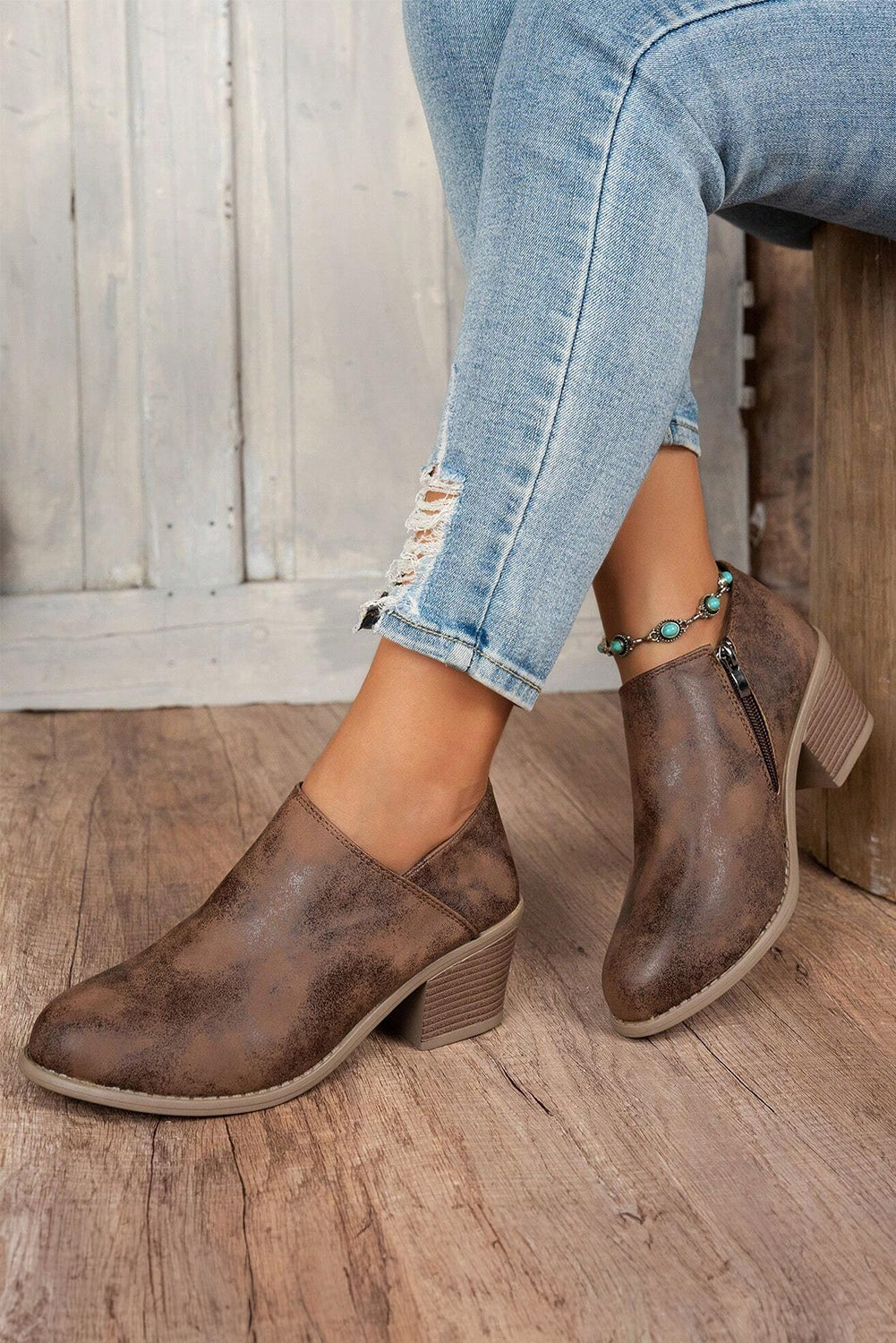 Tulip Opening Suede Ankle Boots Threaded Pear