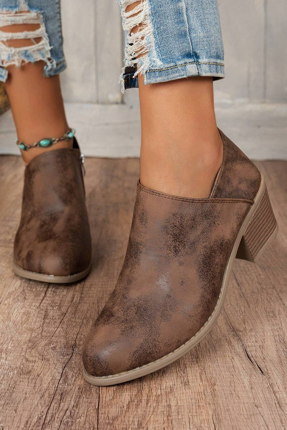 Tulip Opening Suede Ankle Boots Threaded Pear