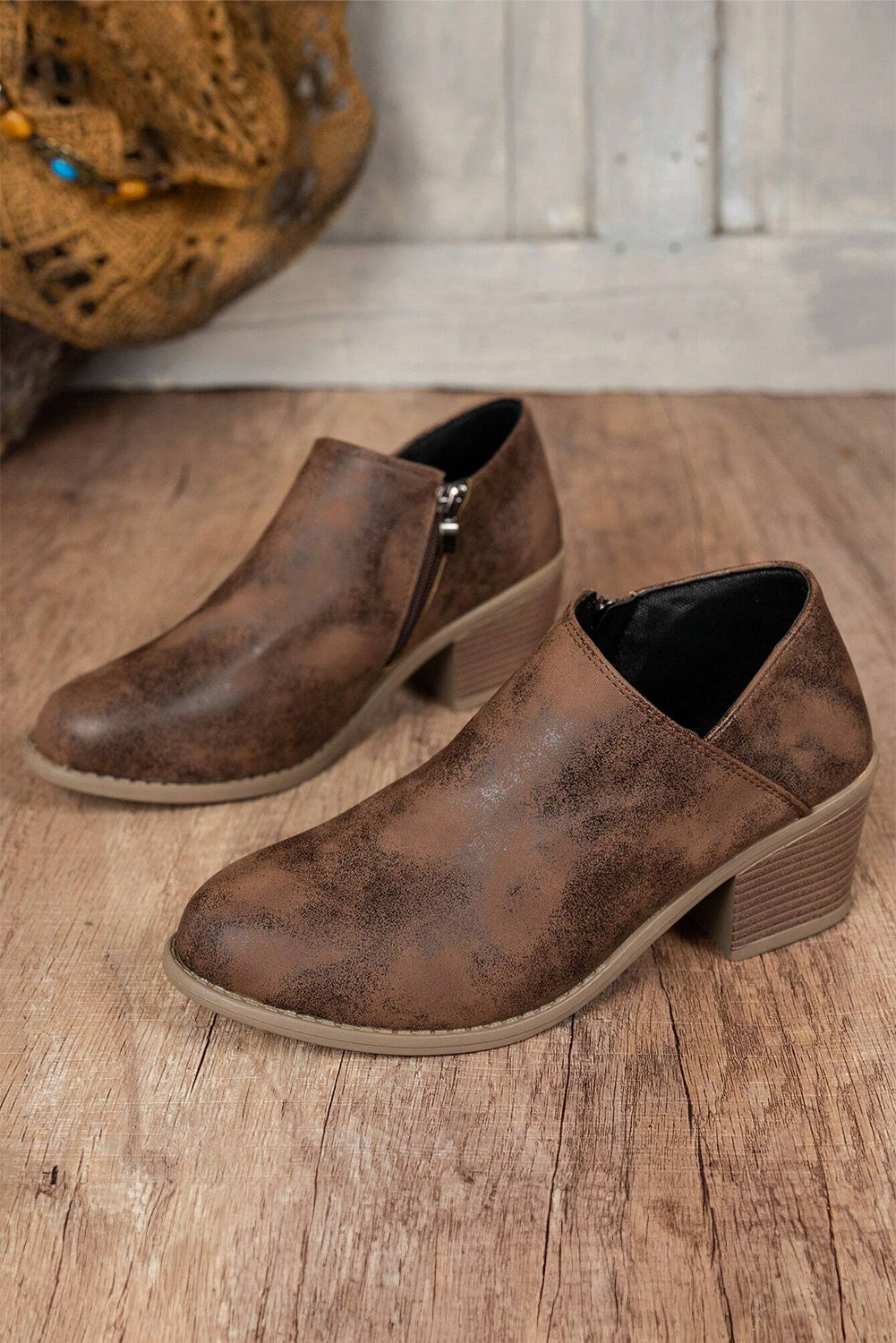Tulip Opening Suede Ankle Boots Threaded Pear