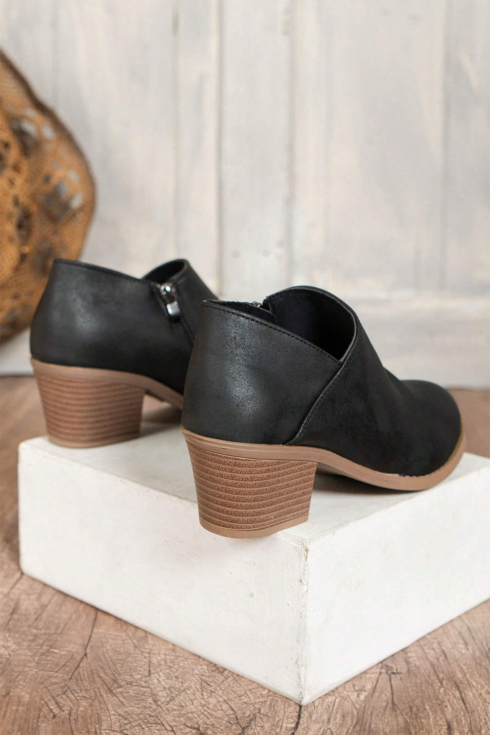 Tulip Opening Suede Ankle Boots Threaded Pear