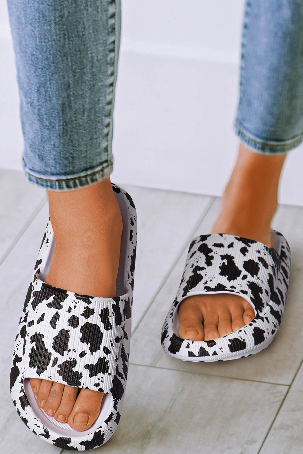 Thick Sole Slip On Slippers Threaded Pear