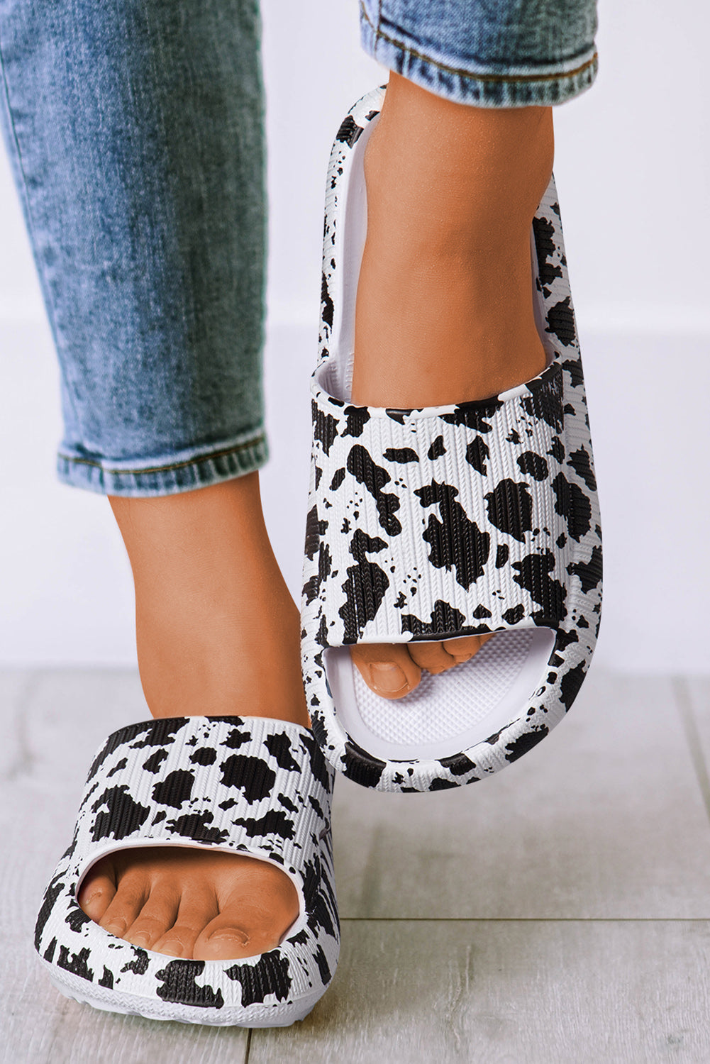 Thick Sole Slip On Slippers Threaded Pear