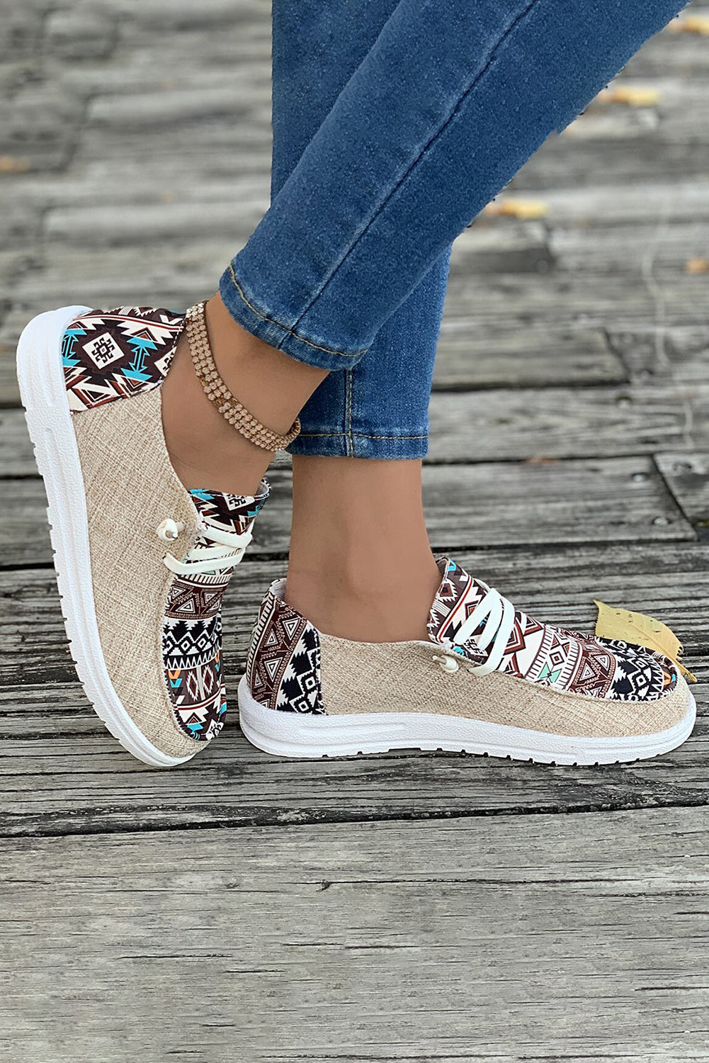 Bailee Vintage Aztec Lace-up Flat Shoes Threaded Pear