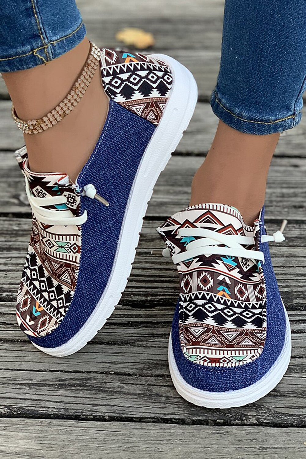 Bailee Vintage Aztec Lace-up Flat Shoes Threaded Pear
