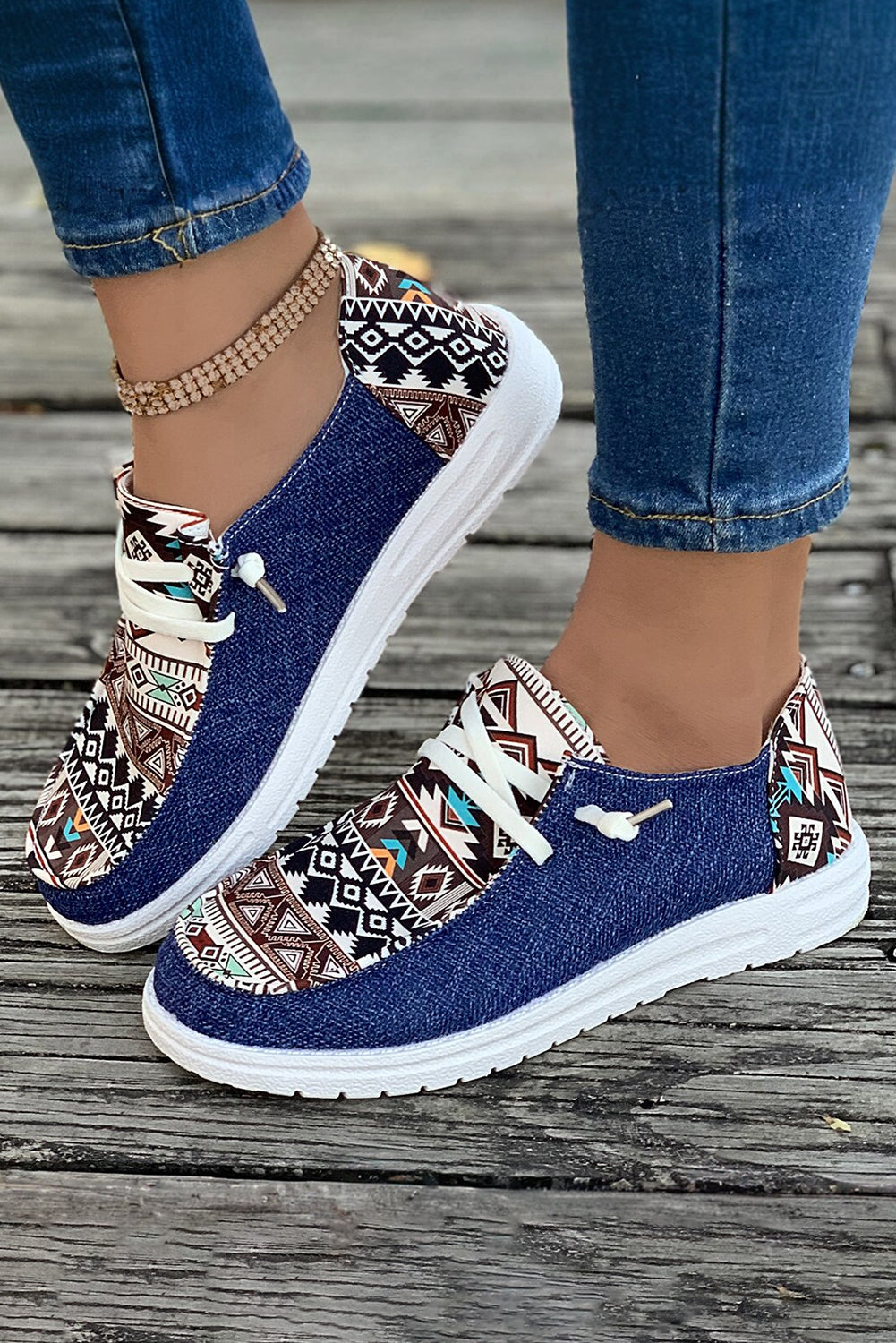Bailee Vintage Aztec Lace-up Flat Shoes Threaded Pear