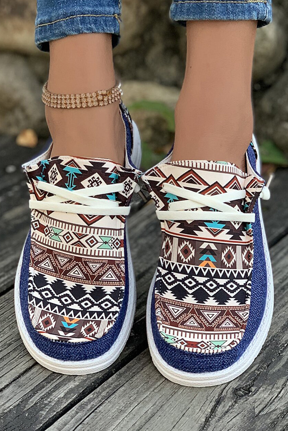 Bailee Vintage Aztec Lace-up Flat Shoes Threaded Pear