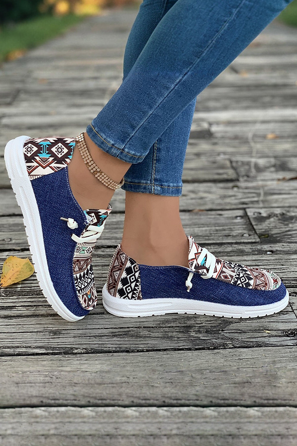 Bailee Vintage Aztec Lace-up Flat Shoes Threaded Pear