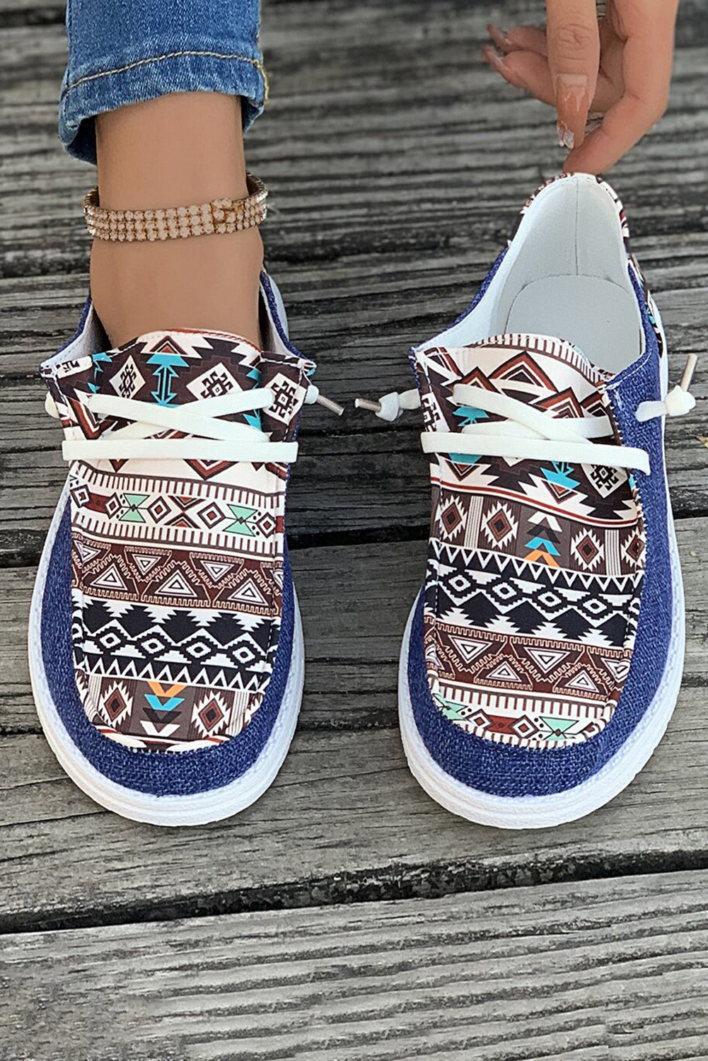 Bailee Vintage Aztec Lace-up Flat Shoes Threaded Pear