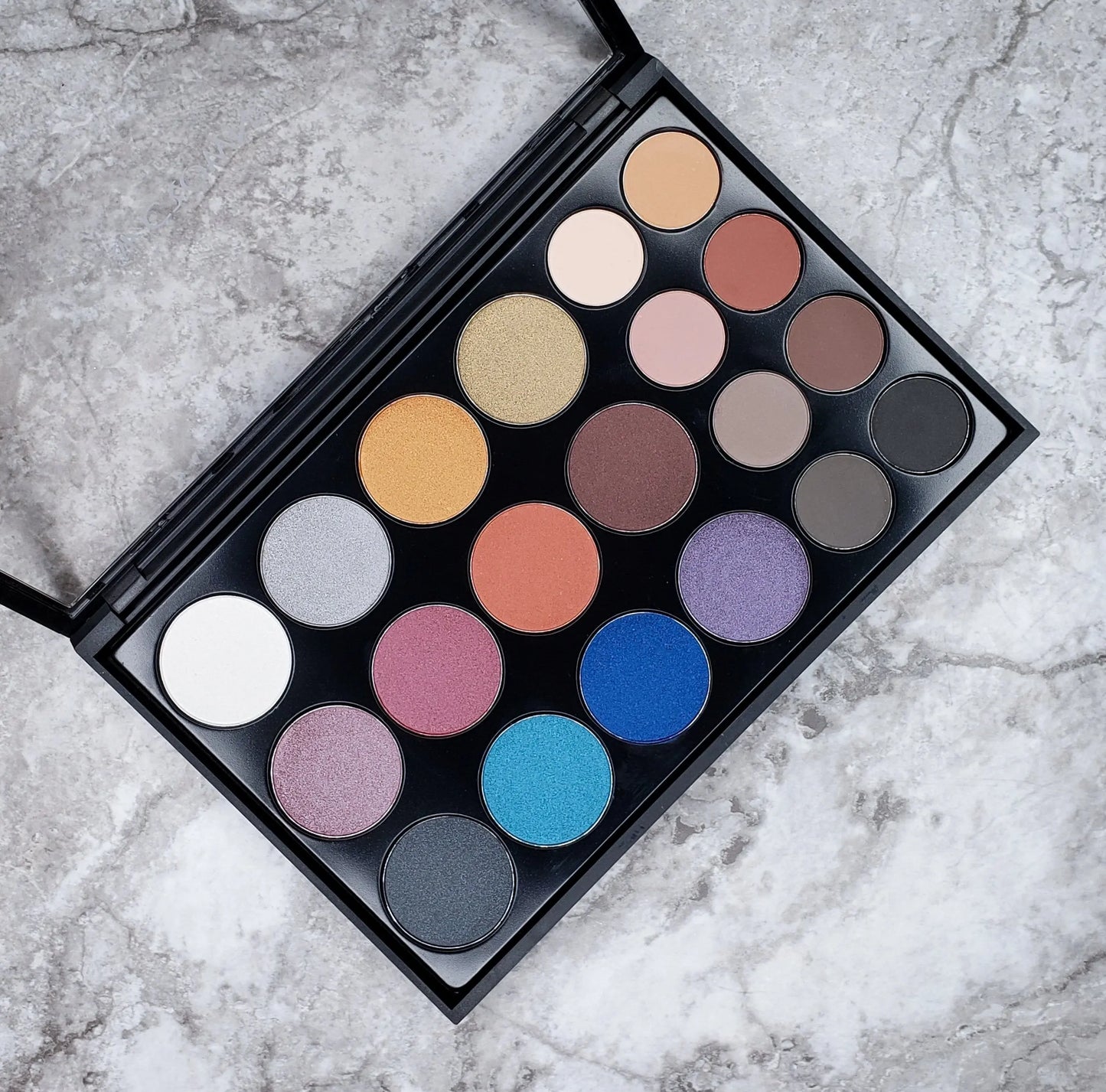 BOLD EYESHADOW PALETTE CP08 Crown Brush