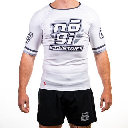 '7Four Short Sleeve Rank Rash Guard White - Get it from Bo