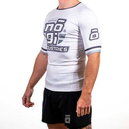 '7Four Short Sleeve Rank Rash Guard White - Get it from Bo