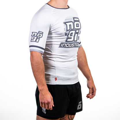 '7Four Short Sleeve Rank Rash Guard White - Get it from Bo