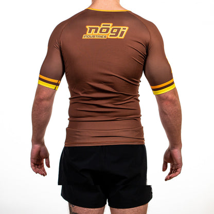 '7Four Short Sleeve Rank Rash Guard Brown - Get it from Bo