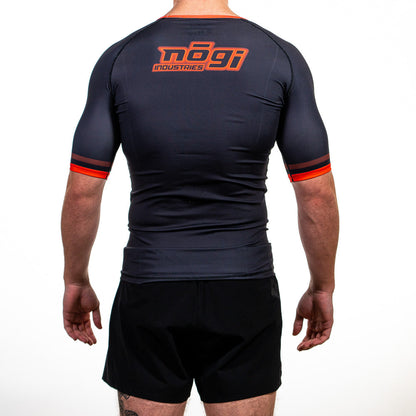 '7Four Short Sleeve Rank Rash Guard Black - Get it from Bo