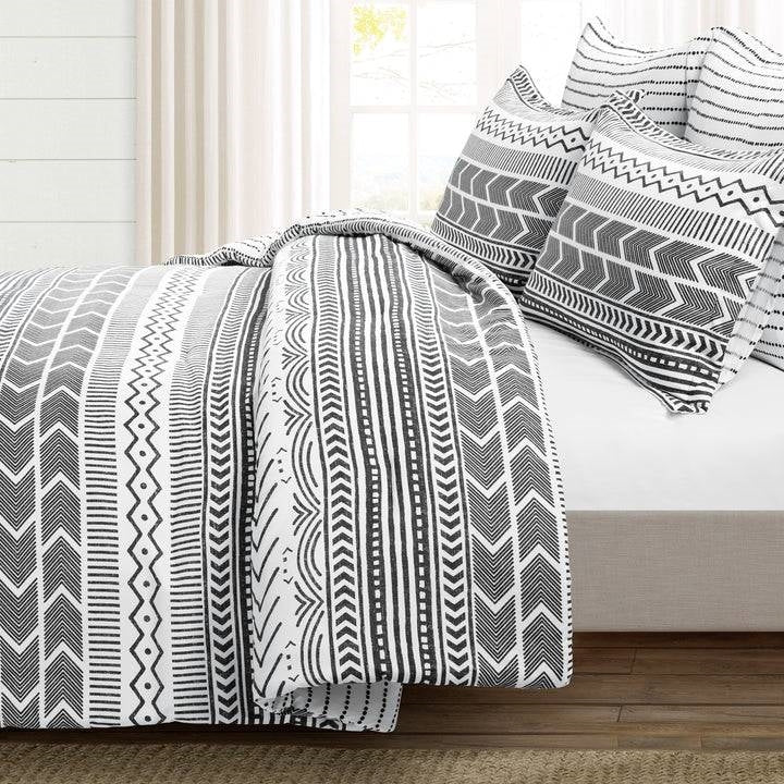 Full/Queen Scandinavian Chevron 5 Piece Black White Lightweight Comforter Set FastFurnishings