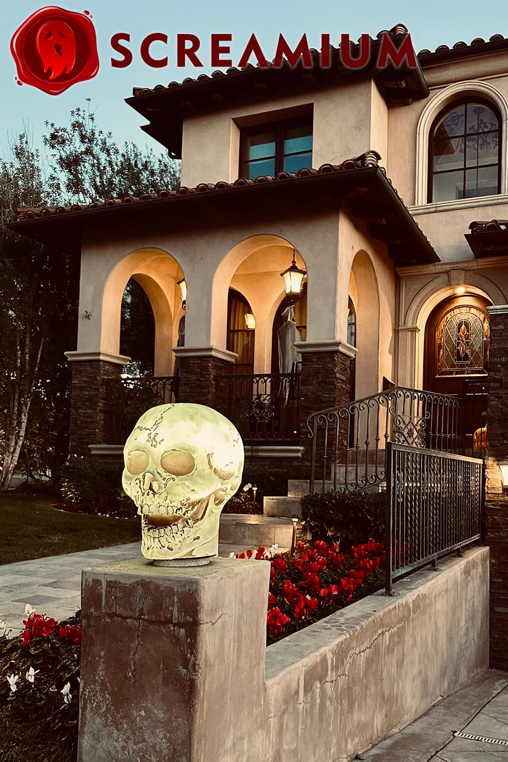 Giant Skull Animatronic Lamp Prop 20-Inch-Tall Heavy Duty Polyresin Halloween Decoration SCREAMIUM