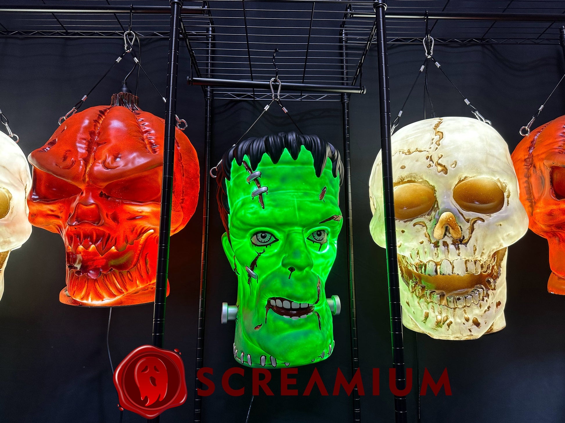 Giant Skull Pendant Lantern Prop 20-Inch-Tall Waterproof Outdoor Halloween Decoration SCREAMIUM
