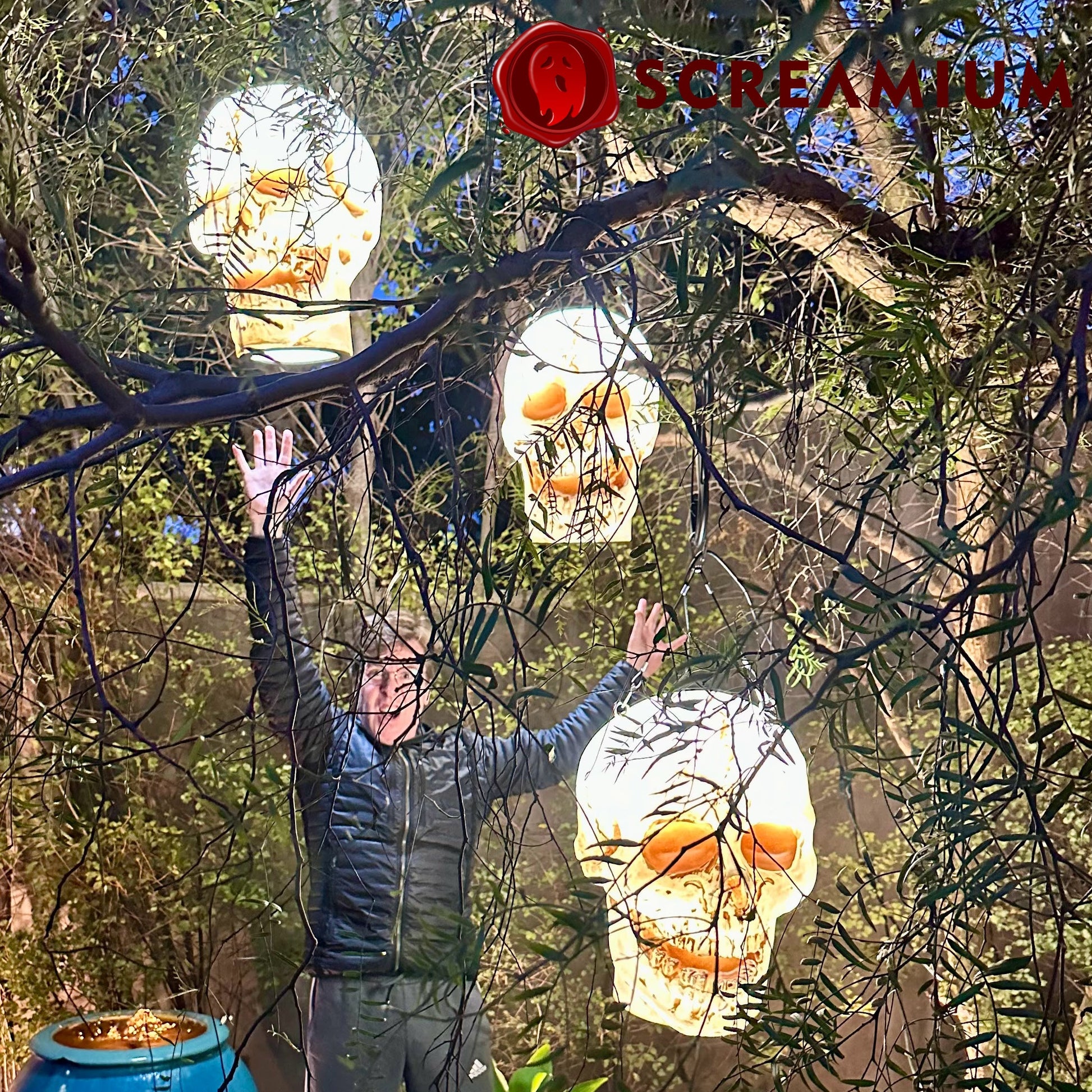 Giant Skull Pendant Lantern Prop 20-Inch-Tall Waterproof Outdoor Halloween Decoration SCREAMIUM