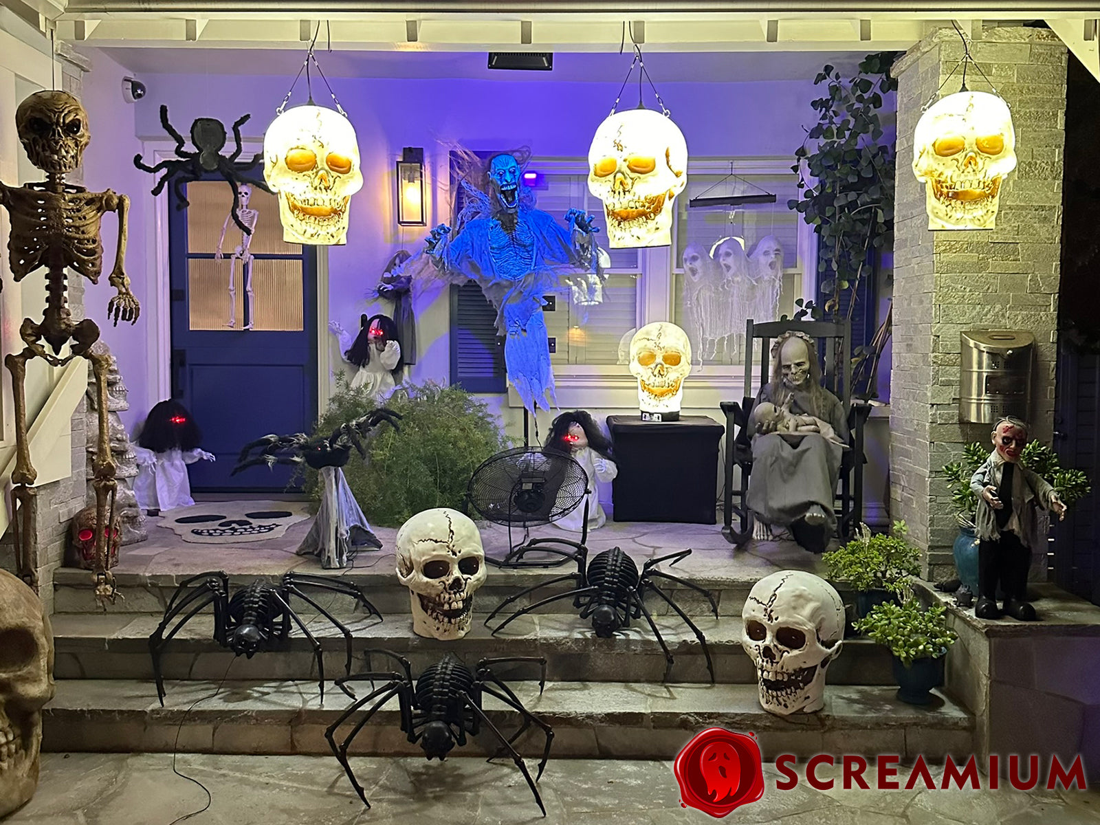 Giant Skull Pendant Lantern Prop 20-Inch-Tall Waterproof Outdoor Halloween Decoration SCREAMIUM