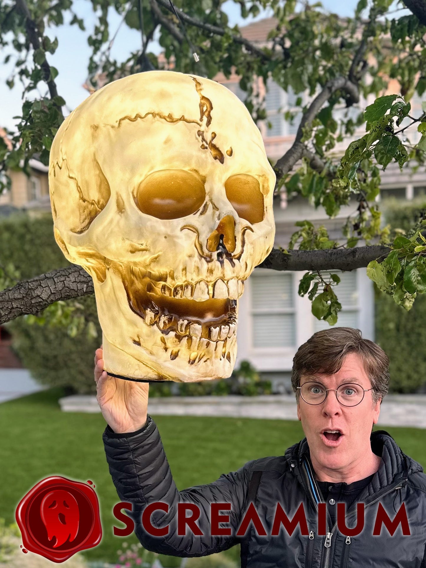Giant Skull Pendant Lantern Prop 20-Inch-Tall Waterproof Outdoor Halloween Decoration SCREAMIUM
