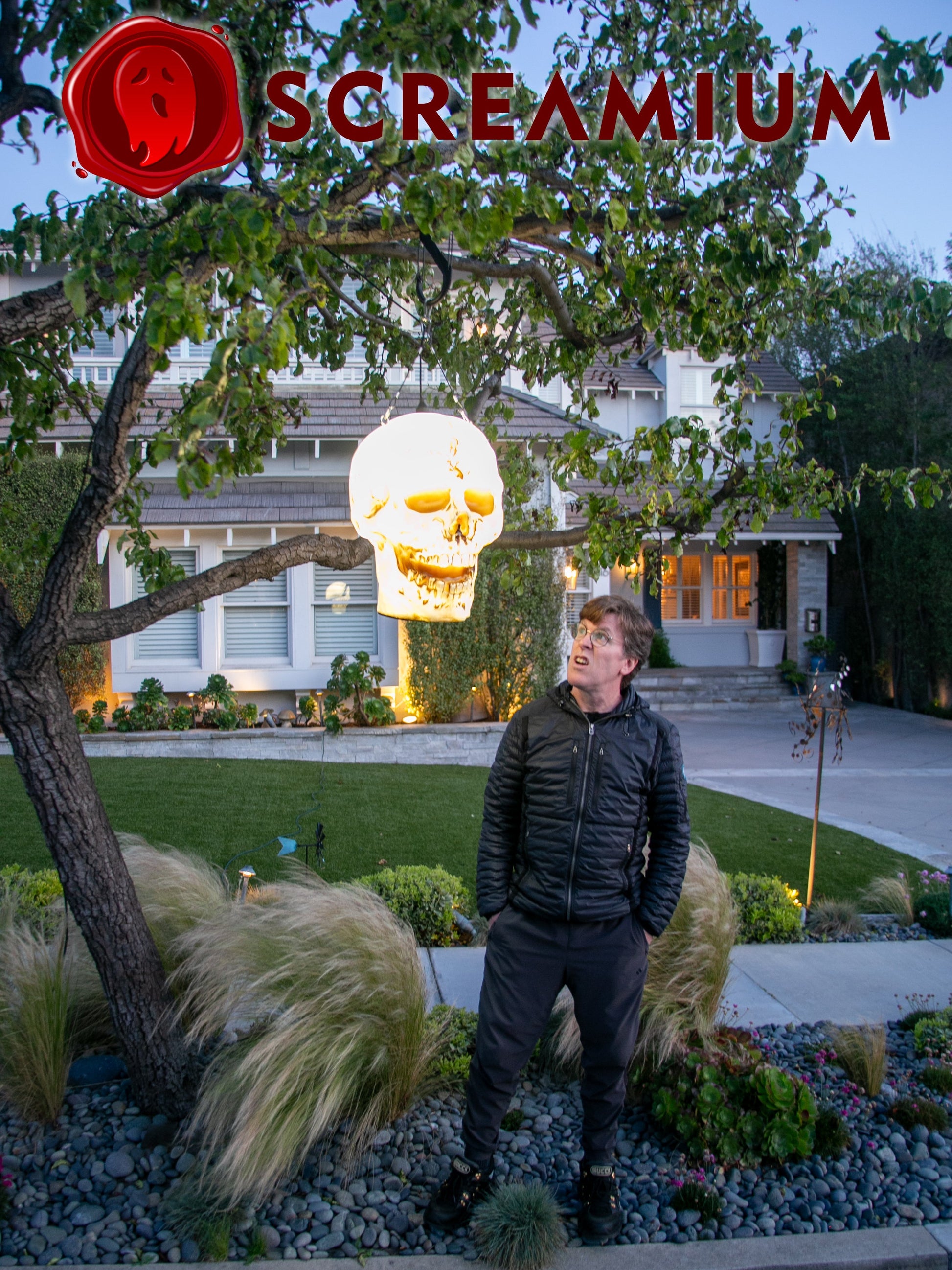 Giant Skull Pendant Lantern Prop 20-Inch-Tall Waterproof Outdoor Halloween Decoration SCREAMIUM