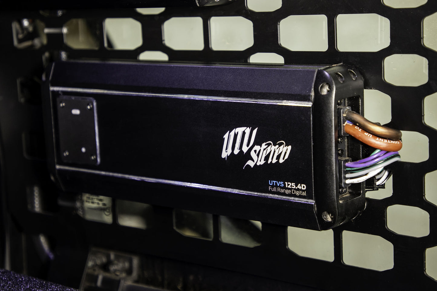 Signature Series 800W 4-Channel Amplifier | UTVS125.4D Dunes 2 Dezert SXS