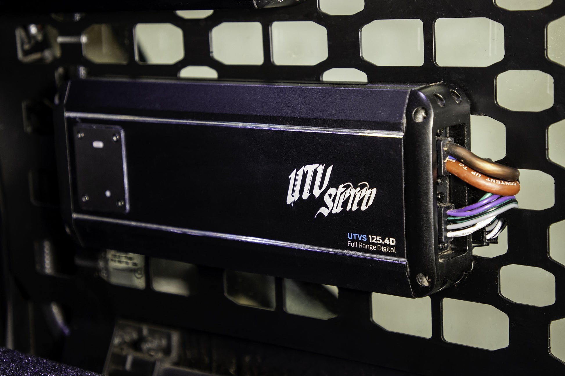 Signature Series 800W 4-Channel Amplifier | UTVS125.4D Dunes 2 Dezert SXS