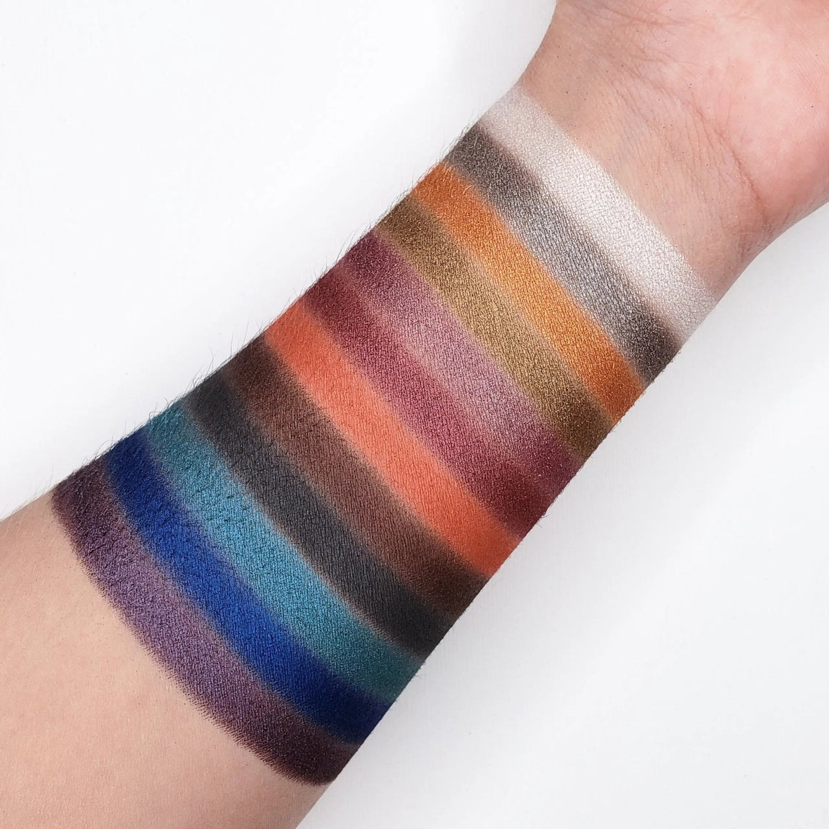 BOLD EYESHADOW PALETTE CP08 - Get it from Bo