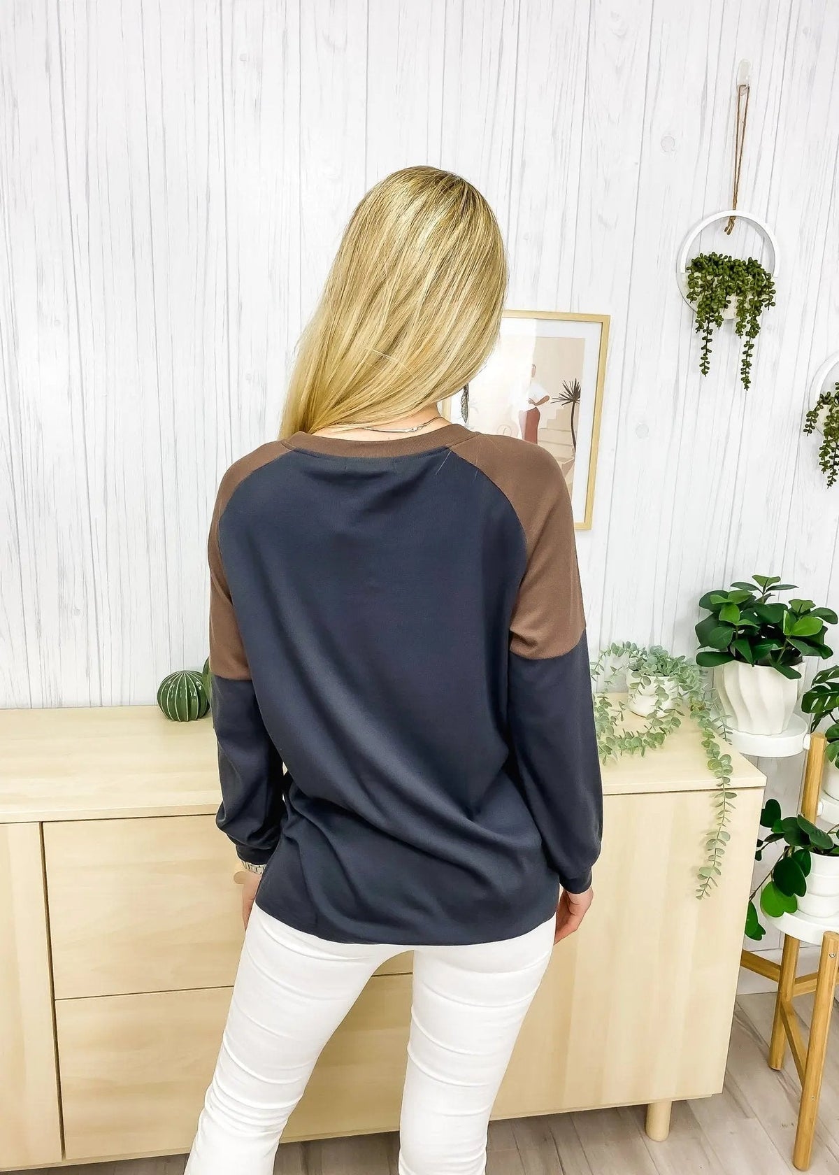 Casual Crewneck Sweatshirts Long Sleeve Color Block Blouses Side Slit Pullover Tops - Get it from Bo
