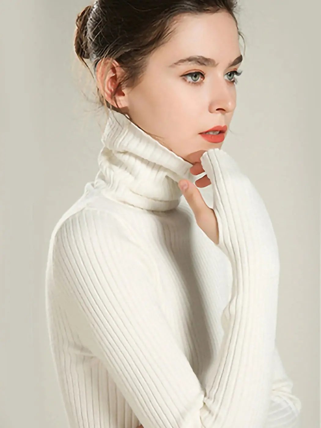 Classic Stretchable Lightweight Long Sleeve Slim Turtleneck Sweater - Get it from Bo