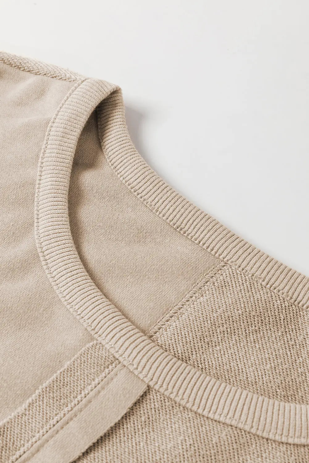 Rheaissa Seam Ribbed Trim Sweatshirt