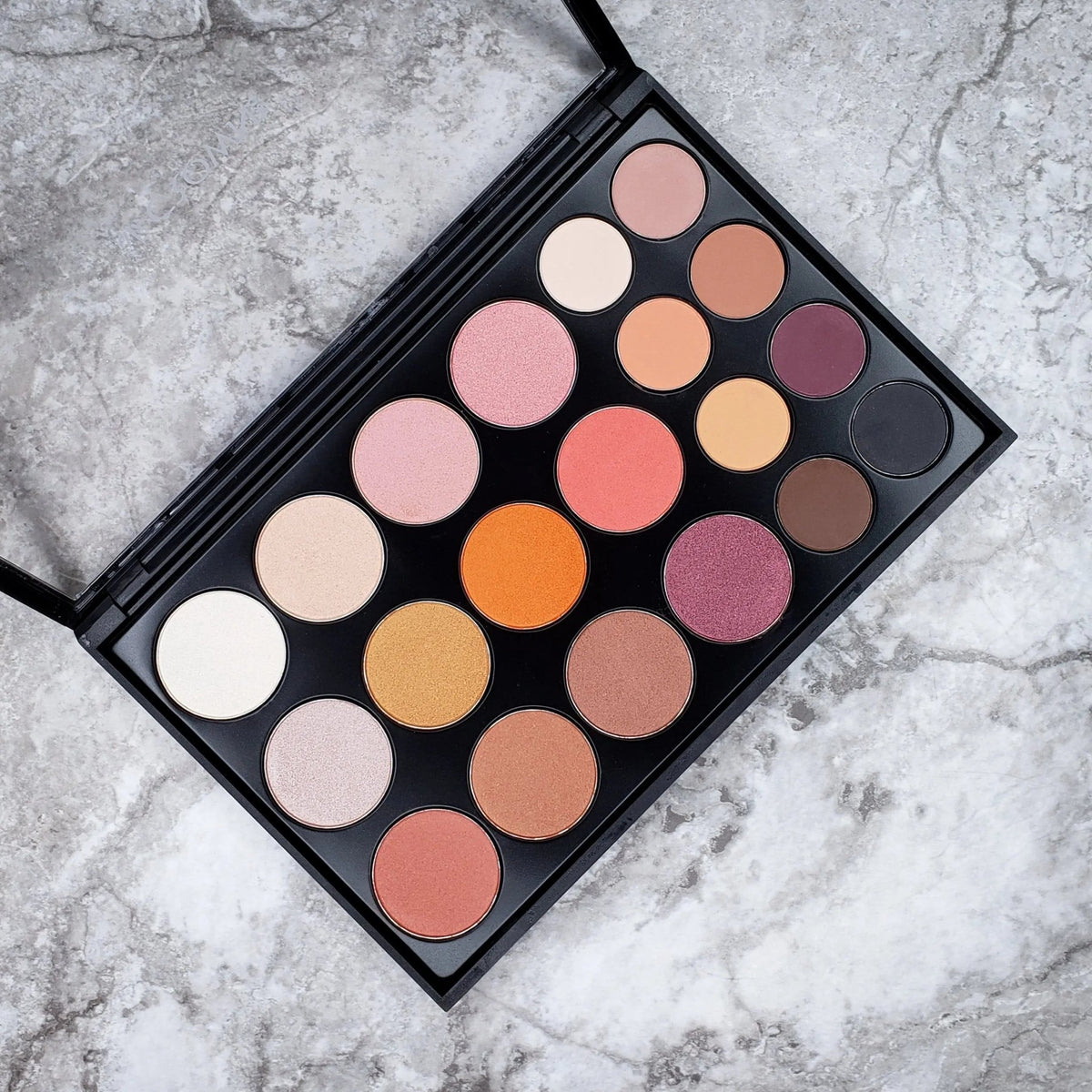 GOLDEN PEACH EYESHADOW PALETTE CP15 - Get it from Bo
