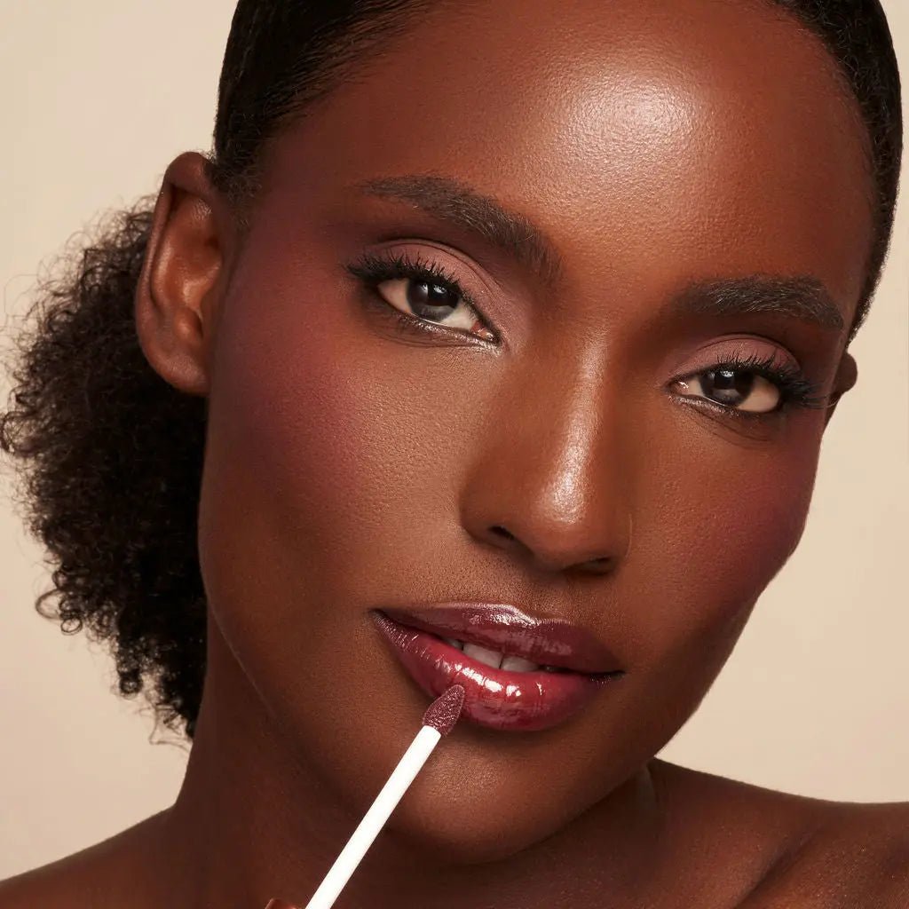 Luxe Lip Nourishing Oil with Hyaluronic + Vitamin E - Get it from Bo