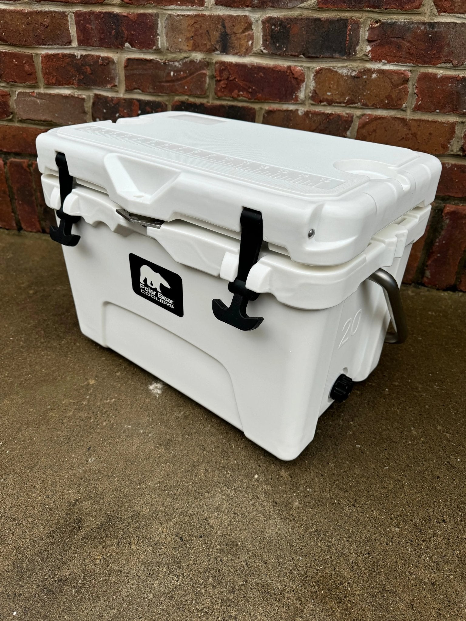 Polar Bear 20 Hard Cooler - Get it from Bo